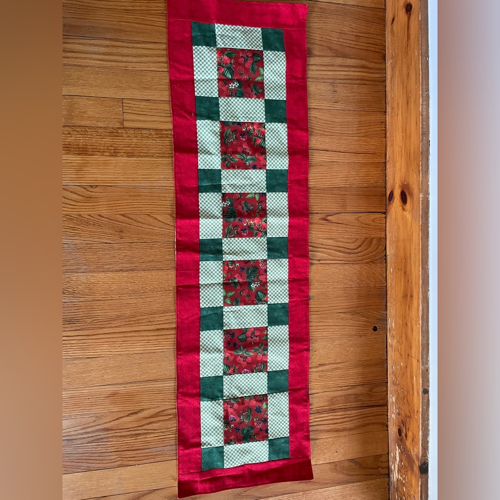 Berry table runner, perfect holiday gift
